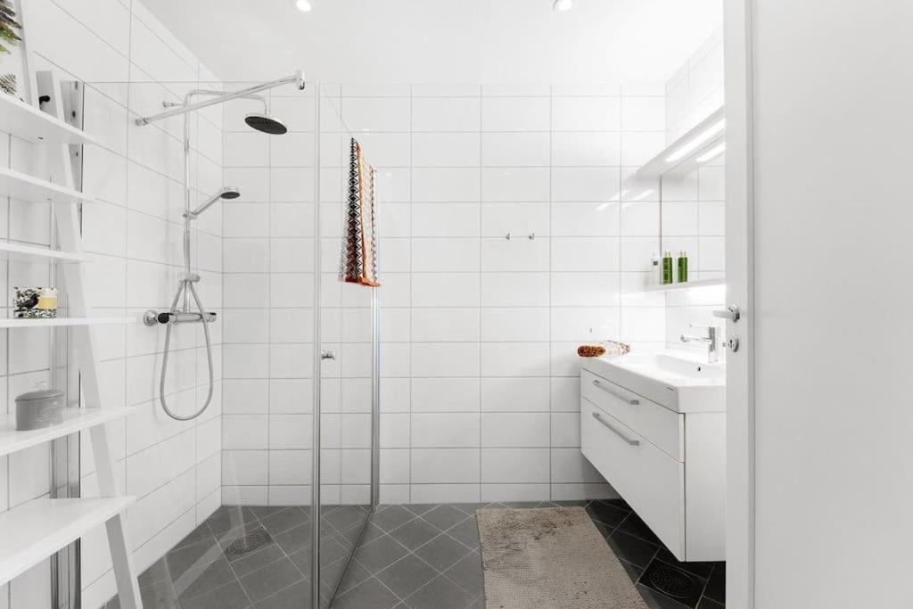 Stor Og Moderne Leilighet I Indre Arna Bergen Gratis Parkering!! Luaran gambar