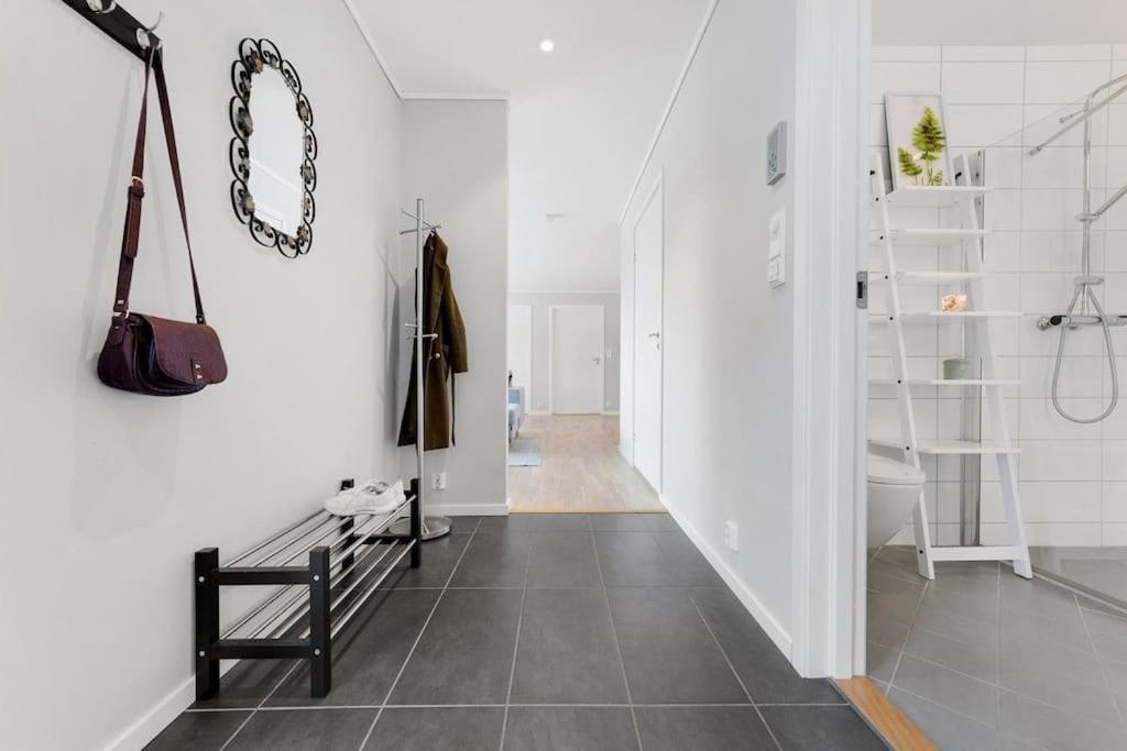 Stor Og Moderne Leilighet I Indre Arna Bergen Gratis Parkering!! Luaran gambar